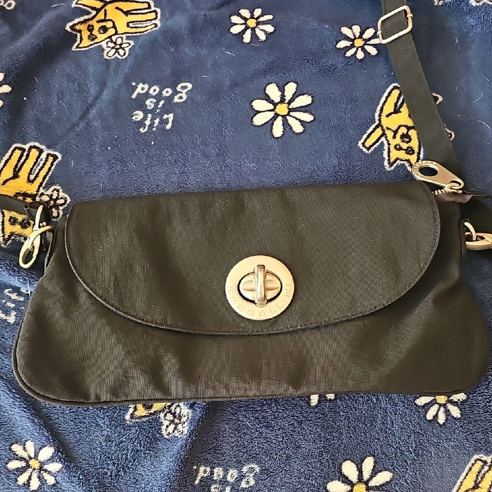 Baggallini Black Crossbody with Gold Turn-Lock
